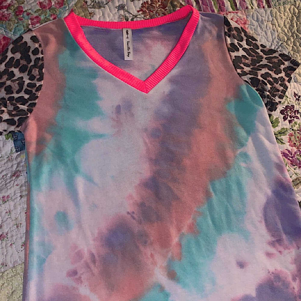Size SMALL boutique shirt!!